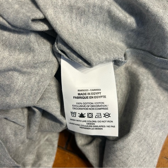 *NWT* Nike Men’s Gray Fruit Tee, Size XL - Picture 8 of 8